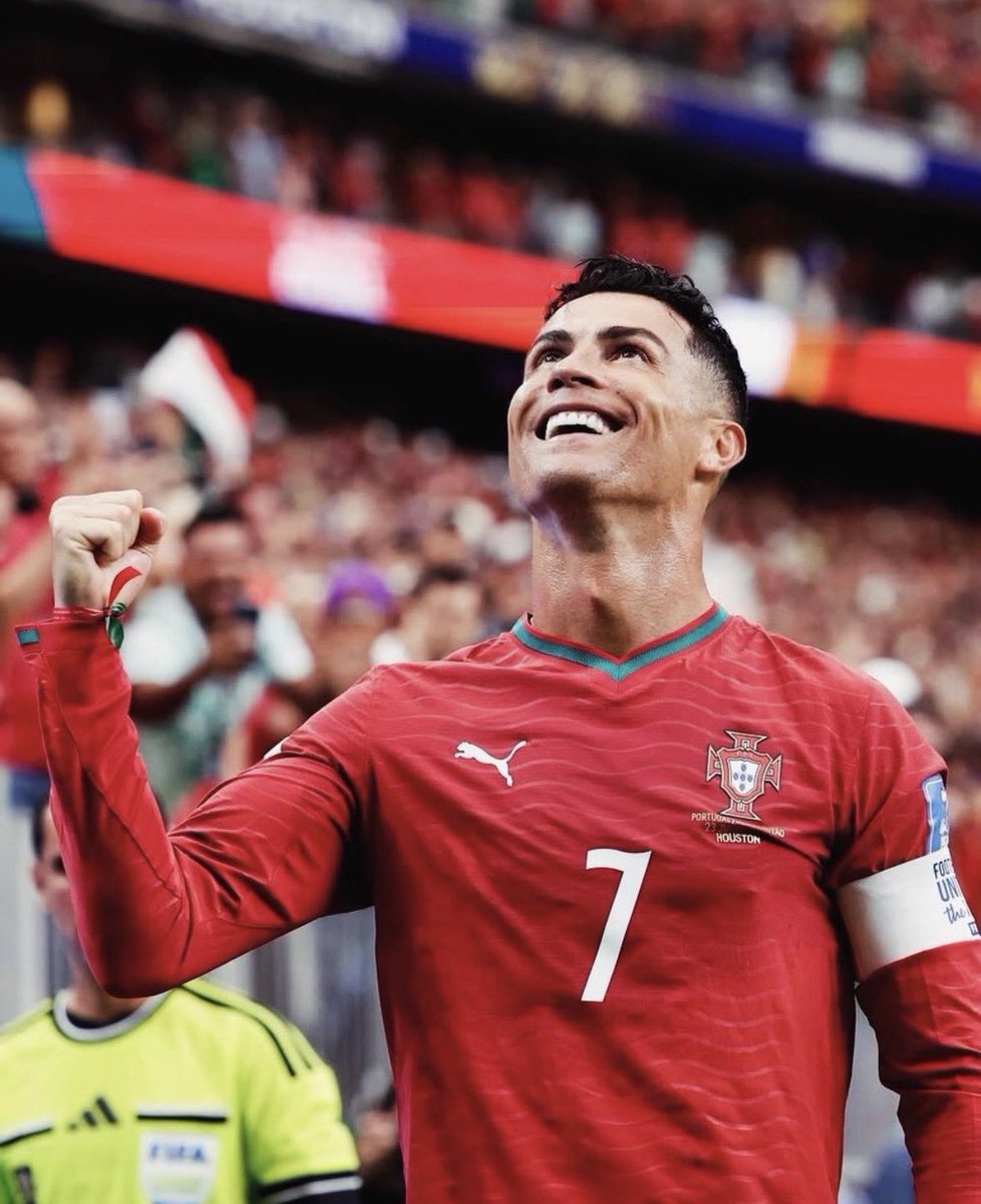 CesarPieve's tweet photo. Gracias por todo leyenda❤️‍🩹 @Cristiano https://t.co/6dMxJCXfJq