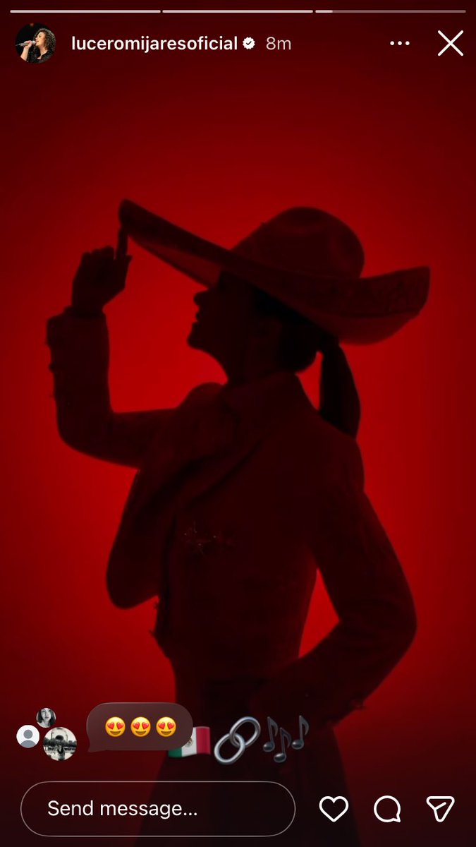 NicoleV65's tweet photo. AMANDO ESTE MARKETINGGGGG, LUCERO🤩🤩🤩 SE VIENE, NOS RESPIRA EN LA NUCA!!!!! https://t.co/9nh2sGfrwp