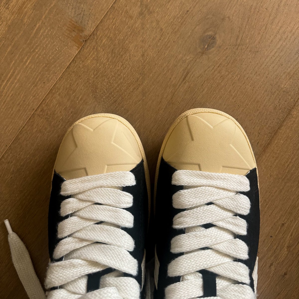 ModernNotoriety's tweet photo. le FLEUR* x Converse Pro Leather by Tyler, The Creator coming soon ⭐️👀 https://t.co/L09lwik1mL