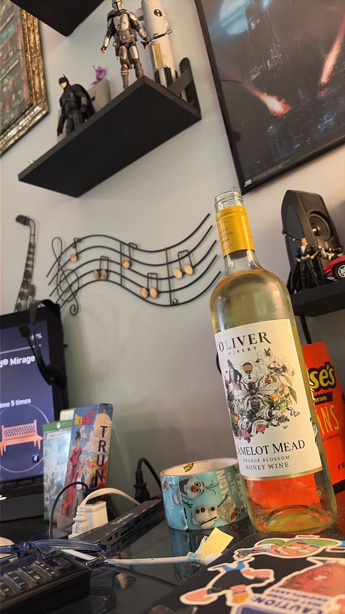 th3_yet1's tweet photo. Monday night Mead 🤙🏻 https://t.co/T6HbFxCHxu