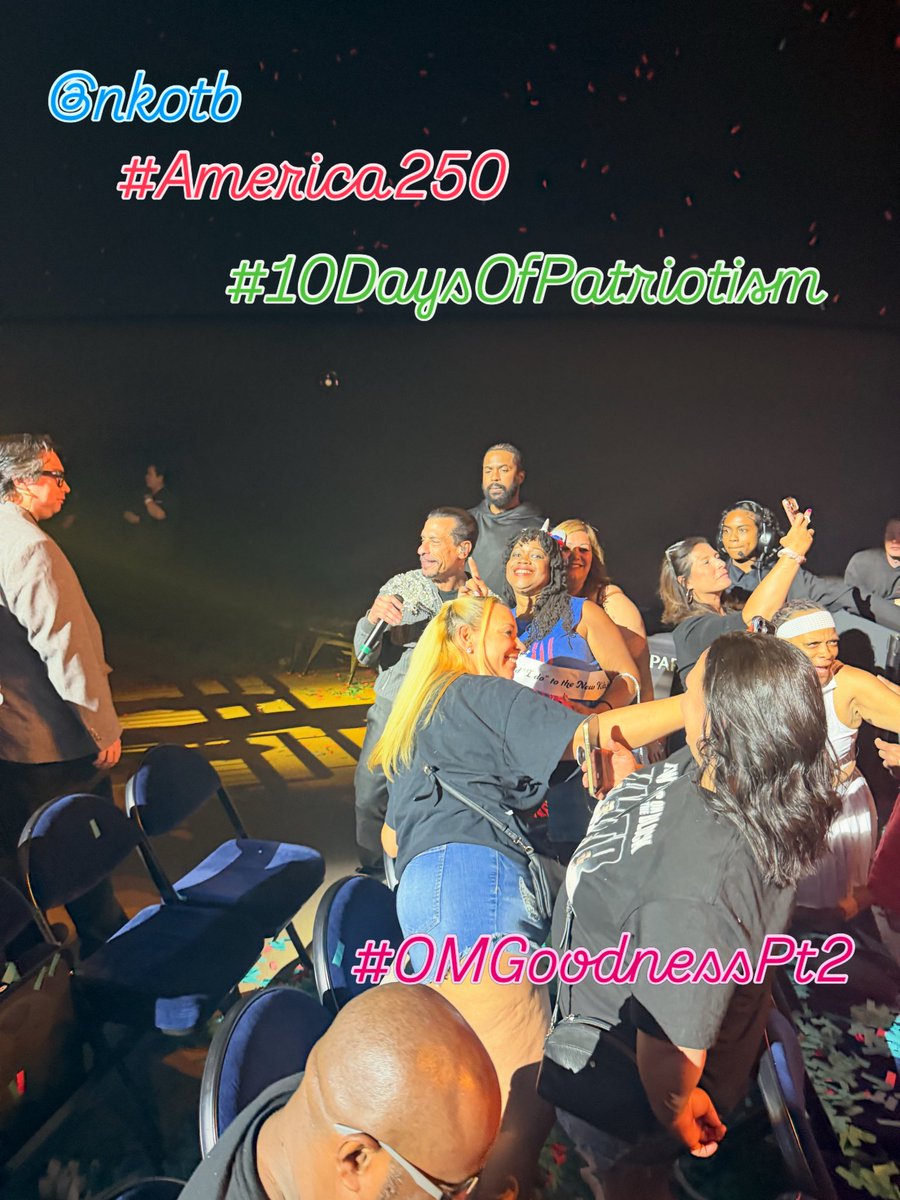 Docbunny2020's tweet photo. So. This happened at @NKOTB 

@dannywood posed with me and I couldn’t get my camera working for the selfie…

My fellow #Blockhead used this opportunity for #RowdySelfies.

If you want the story, here you go: https://t.co/Fahuq0aM08

#EXCELLENT🇺🇸❤️🤍💙🇺🇸 https://t.co/6Ekx4lojMG