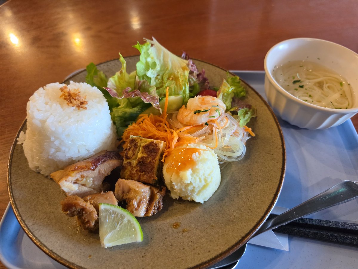 yukarinu2's tweet photo. おひるごはん。①6/29。ミラノのおかずやさんの
ミラノランチ。②6/30。「燦庫食堂」のエスニックプレート。タイ風焼とりガイヤーン。にんじんソムタム・ヤムウンセン。③7/1。「中国料理　揚州」の
冷し担々麺。#ランチ　#高松ランチ　#おひるごはん https://t.co/1q2x0Gkt7Y