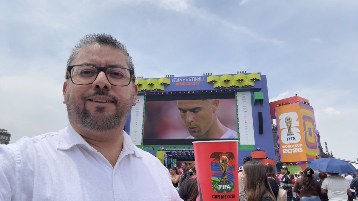 DosantosHN's tweet photo. Pues aquí de inventad@ en el FanFest CDMX 🤣😜 https://t.co/38DafT7DJf