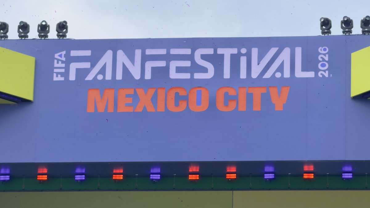 DosantosHN's tweet photo. Pues aquí de inventad@ en el FanFest CDMX 🤣😜 https://t.co/38DafT7DJf