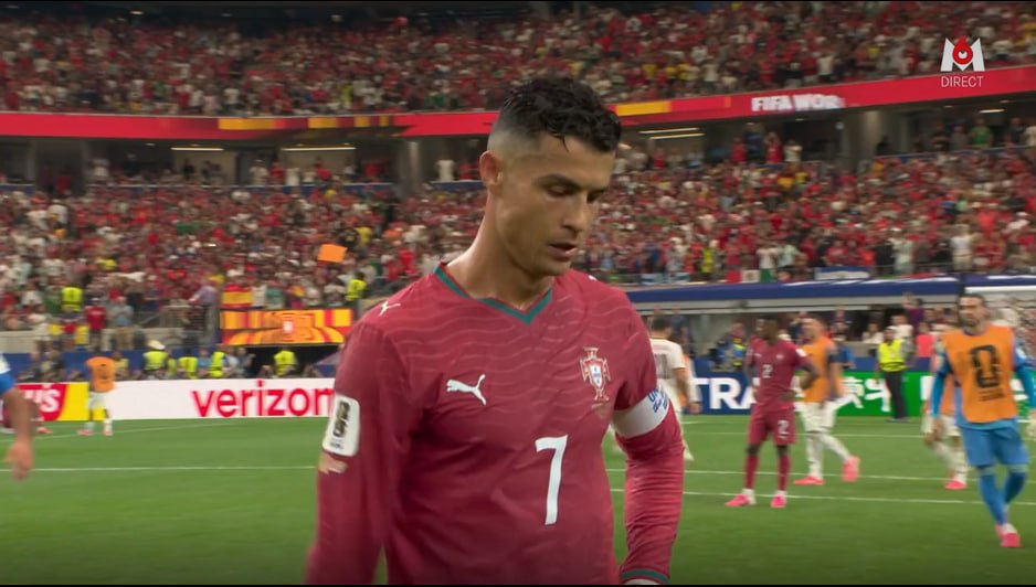 PatocheD2's tweet photo. C'est fini Cristiano, les adversaires étaient trop forts, on doit rendre les armes. Il est temps de prendre nos retraites ! https://t.co/ImZUYtZg6X