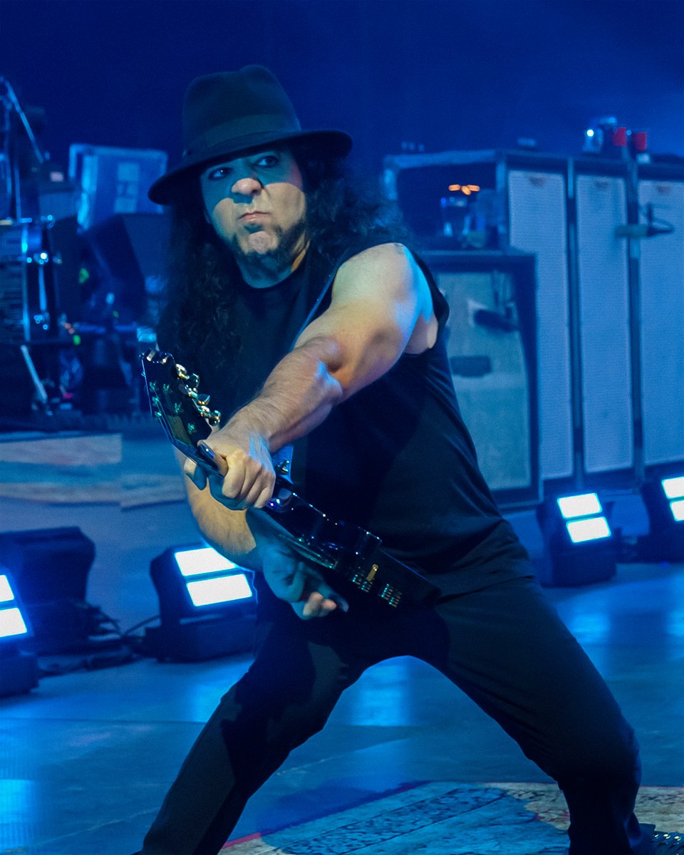 daronmalakian's tweet photo. It's your turn, Milano!!! 🇮🇹

📷: Greg Watermann https://t.co/j2zKBdqARr