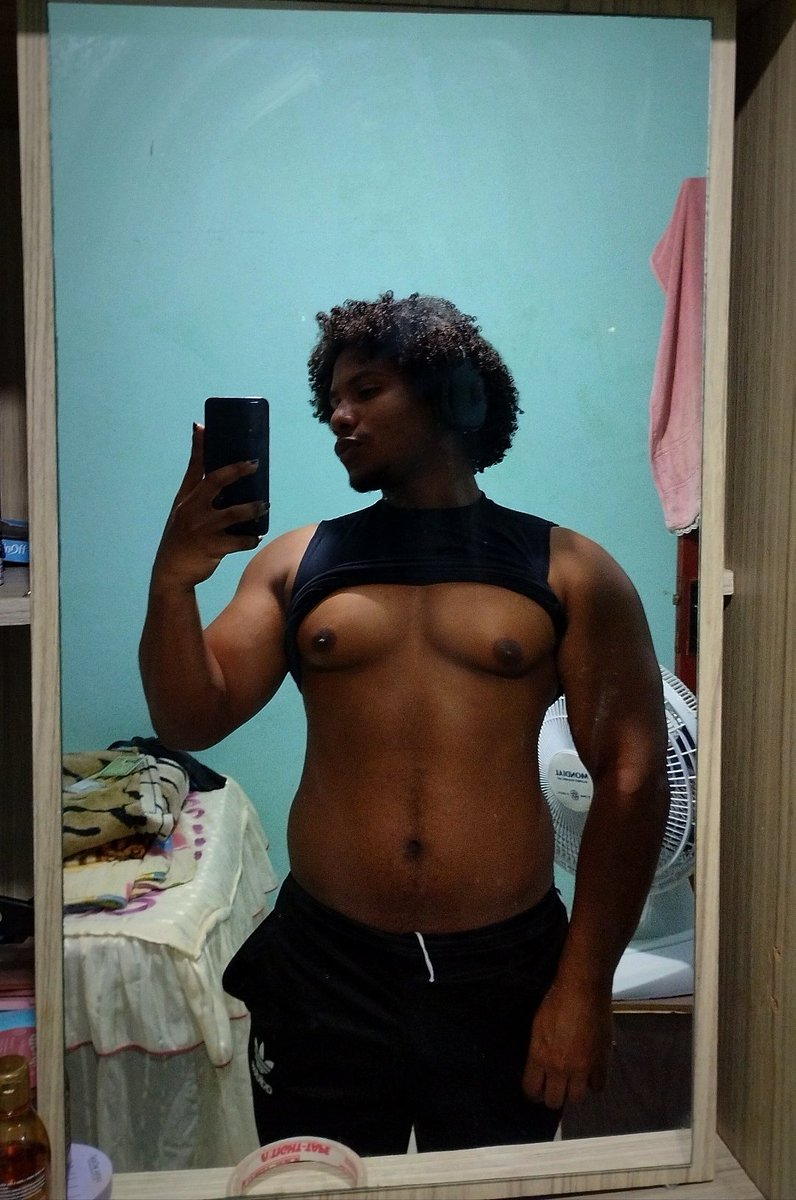 pecxtoralmacho's tweet photo. Segunda com peitinho, tríceps e espelho limpo🙌🏾 https://t.co/00JA1AxqTt