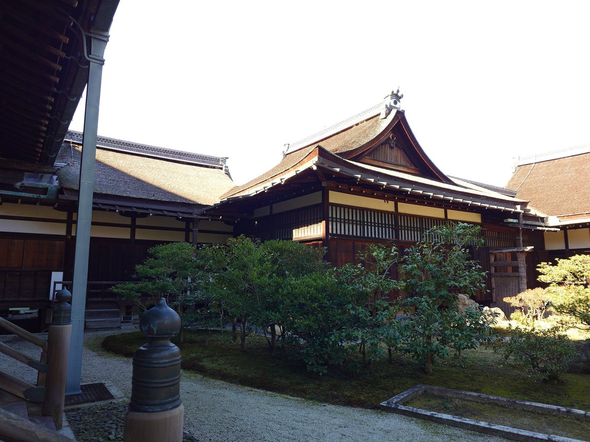 Xperia1Android's tweet photo. @KHK1890LC おはようございます🙂‍↕️
日本の宮殿御所笑 https://t.co/Gg7124ZCLf