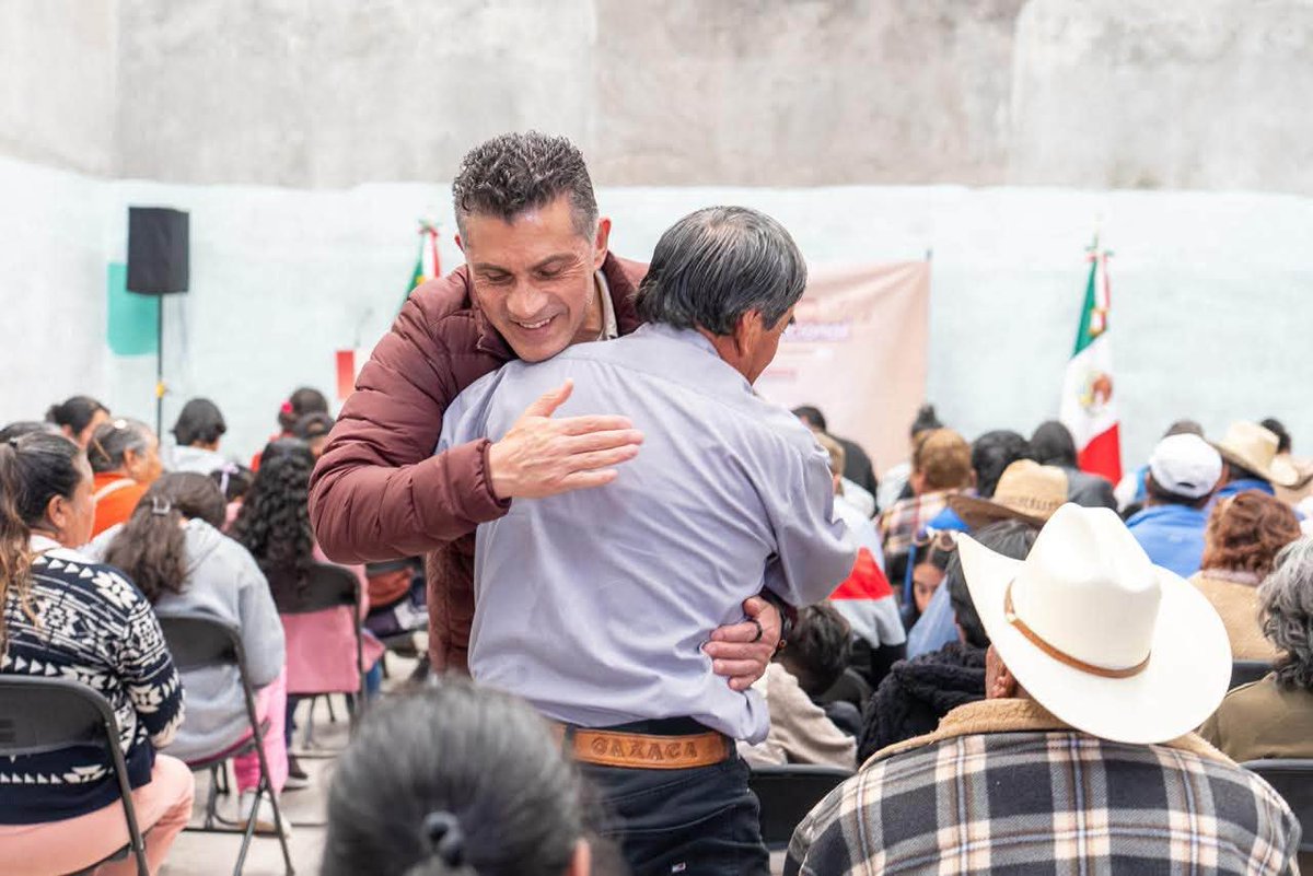 sanchezgarciatx's tweet photo. Sanctórum de Lázaro Cárdenas nos recibió con el cariño y la sencillez que distinguen a nuestra gente, gracias por participar en la asamblea informativa en defensa de la Soberanía Nacional y la Transformación.
Seguimos recorriendo #Tlaxcala para dialogar con las familias, compartir los logros de la Cuarta Transformación y fortalecer el trabajo que nace desde el pueblo y para el pueblo.
