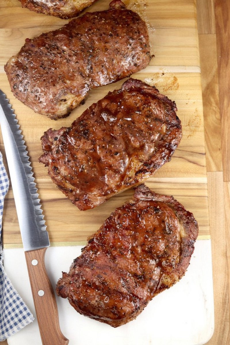 femalebodybuil6's tweet photo. Are you adding Heinz 57 or Ketchup to these ribeyes? https://t.co/TyVOjamMlb