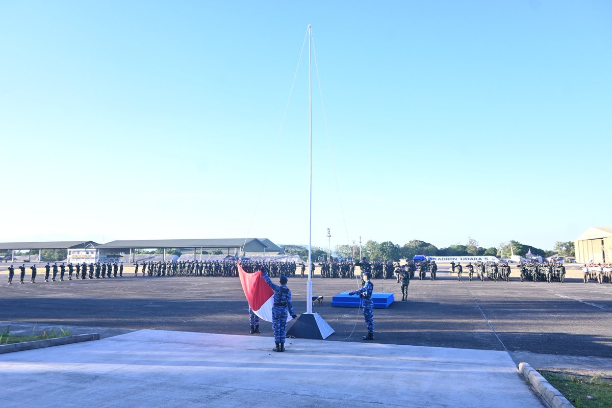 lanudhnd's tweet photo. Danlanud Sultan Hasanuddin Pimpin Upacara Bendera Mingguan https://t.co/IG5GPmP9dy