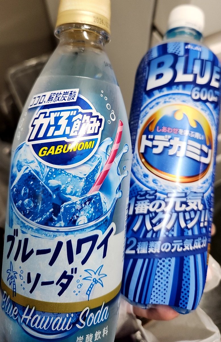aria65371's tweet photo. 今日は青色で乗り切ります https://t.co/gtifBhbEzM