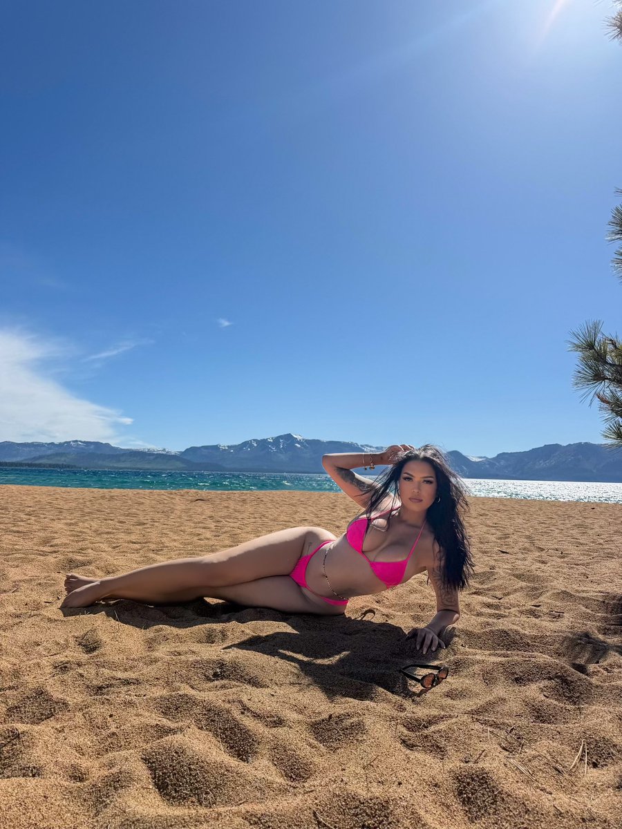 prettynnpetty's tweet photo. Hot &amp; cold do go together 🙈🏔️🔥 https://t.co/4Vfl5kJxzf
