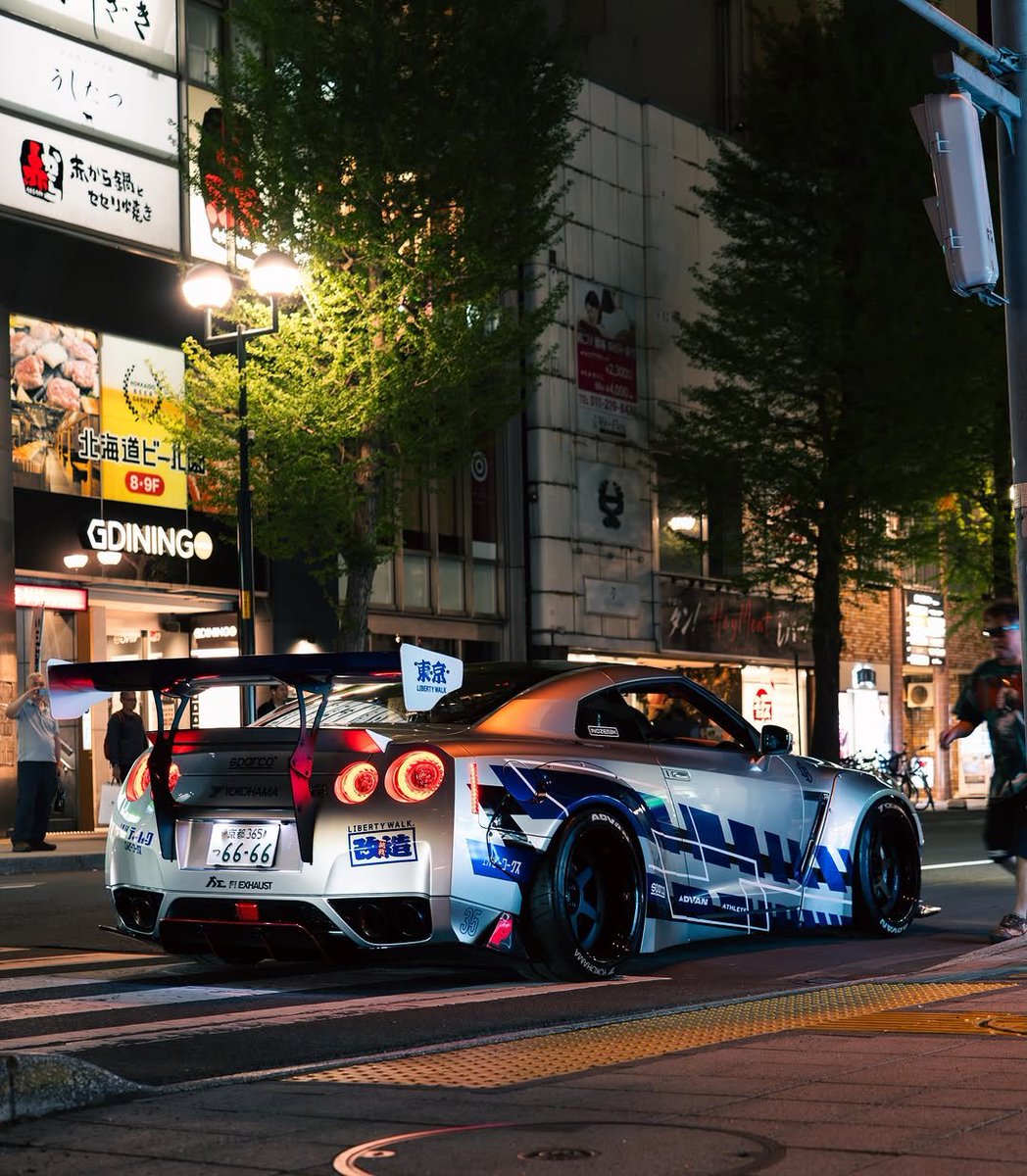 PistolCult's tweet photo. Nissan GT-R R35 Liberty Walk 🤍💙 https://t.co/oDmKbWUC8Y