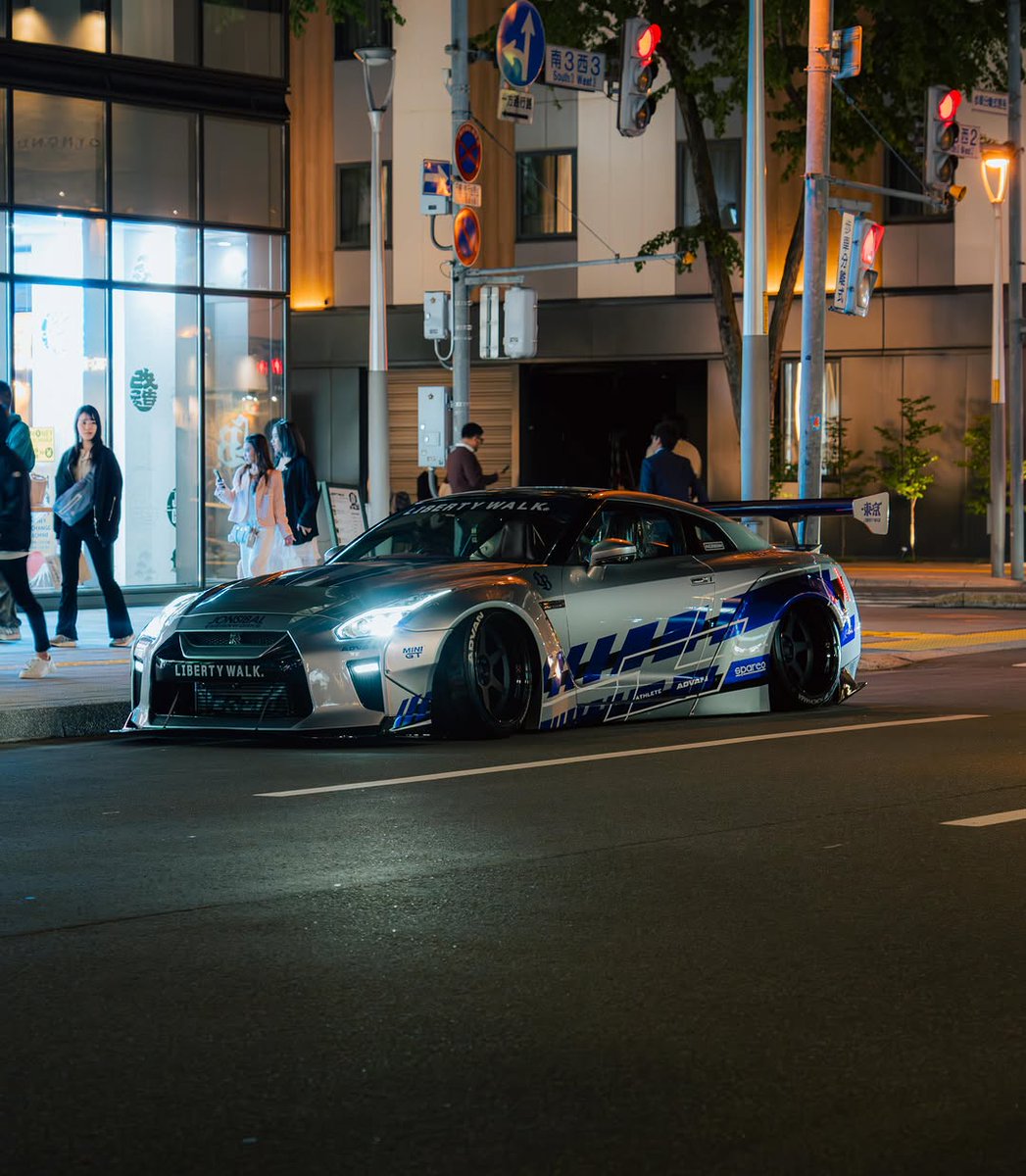 PistolCult's tweet photo. Nissan GT-R R35 Liberty Walk 🤍💙 https://t.co/oDmKbWUC8Y