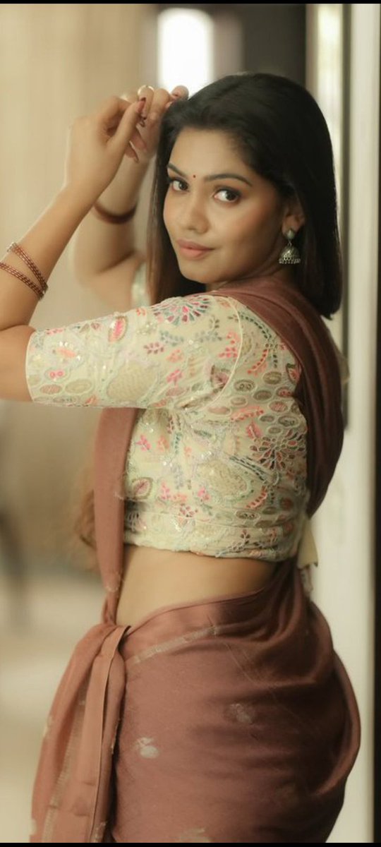 Nivinpaul14202's tweet photo. Pranika chellam uffff Nalla correct naa odambu Nalla irukku kattipudichi lips sappikitte ava kundiya Nalla pesanji edukkanum appadiye kundi ottayila virala vittu antha virala avaloda mouth vachi sappa sollu atha naan nakkanum https://t.co/Rrbt8U6hhr