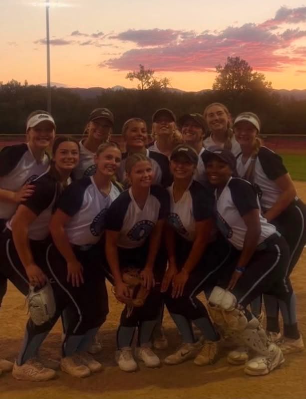 ILChillGold's tweet photo. Dark and dusty but @ILChillGold 18u rampaged through the @IDT to finish 3rd before the two heroic pitchers hit the wall. @lydiahammond07 and @madison_such pitched every inning of the 11 games, winning 9 of 11. The offense hit a robust .462 with a 1.260 OPS and .739 SLUG.  @maddiehenry261 hit 6 HRs, @erinryansb2027 hit 5, and @TeganTripp10 added 3.