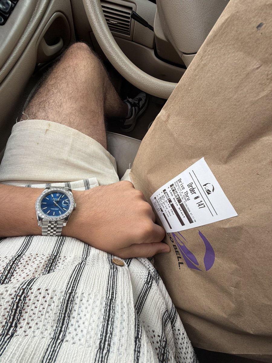 Master_Gabe13's tweet photo. get my food reimbursed now https://t.co/EWpLxVtg5C