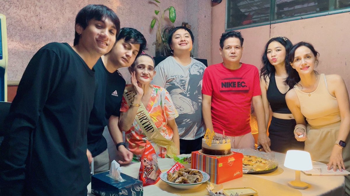 kunjunim's tweet photo. 🤎🍰 #tiramisucake #redribbon #moms70thbday https://t.co/1JweyMw8MK