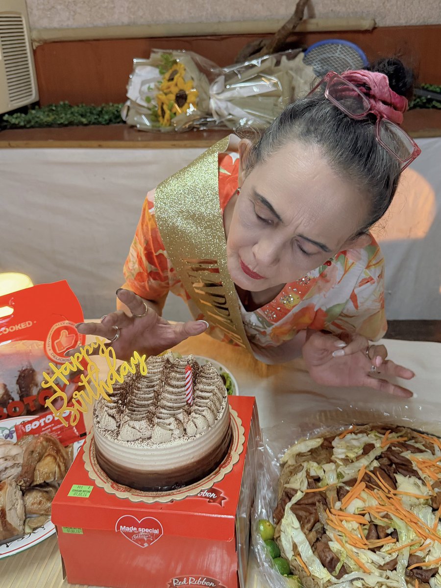 kunjunim's tweet photo. 🤎🍰 #tiramisucake #redribbon #moms70thbday https://t.co/1JweyMw8MK