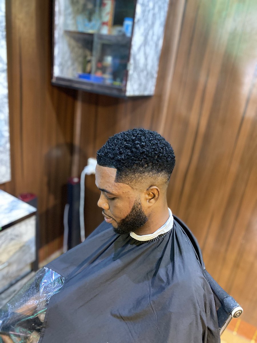 SentSaintP's tweet photo. Too many excellent barbers in the world, but I still want to stand out!

Cristiano Ronaldo Lionel Messi World Cup  Portugal Bruno Fernedes Mikel Merino https://t.co/TnLcgZ5Jm4