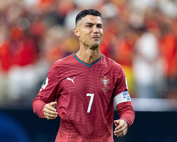 Mercado_Ingles's tweet photo. 🚨 𝗣𝗼𝗿 𝘀𝗶 𝗻𝗼 𝘀𝗮𝗯𝗶𝗮𝘀 Cristiano Ronaldo tendrá 45 años cuando comience el Mundial 2030. https://t.co/5KBHjU6jM4