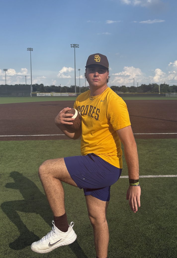 FiveToolCollege's tweet photo. F: @PadresCollege Scout 8, Dallas Select Baseball 2
PoG: @jake_fults 2-4, 3B, 2B, 2R
Hitter: @kadorobardey 2-3, 3B, 2 RBI, R
Pitcher: @BerkeleyRoddy 3 IP, 6K, 3H
Notable: @Chandler_M24 2-4, R, 2 RBI
Notable: @lilyadi808 2-3, R | 1 IP, K
Notable: @cadestuckey9 1-3, HR, 2 RBI https://t.co/XsBO36kLTi