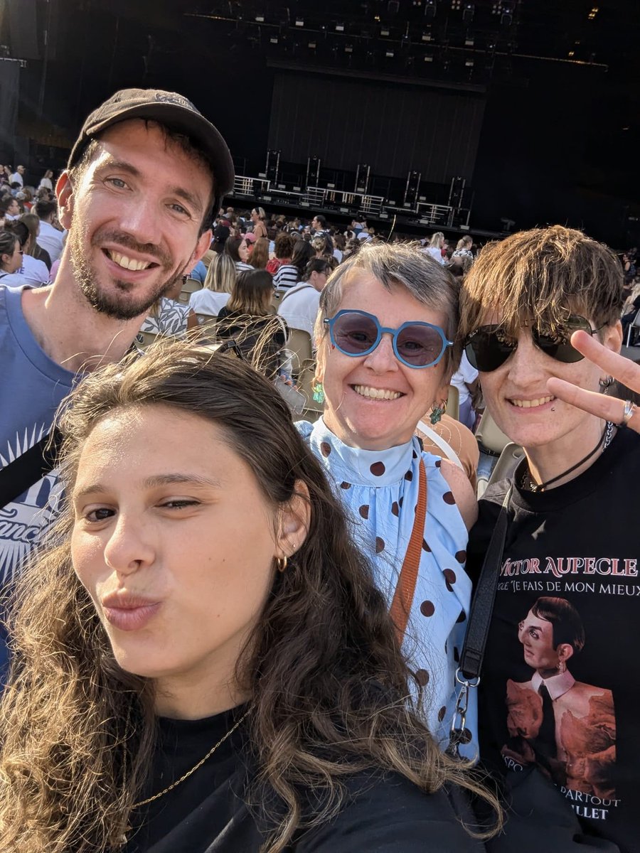 VikoShine84's tweet photo. Un chapitre de + dans nos + beaux souvenirs avec toi @viko_apc
Cette chanson… nous rappellera tjrs cette soirée, entre rires et émotions 🥹. Can't wait for Paris &amp; Bertrix with you guys!

Memories of lives 🫶🏻

Victor Aupecle "JFDMM" out le 10.07
Pré save: https://t.co/YXwhdRYP94 https://t.co/sh4O4u3cQX