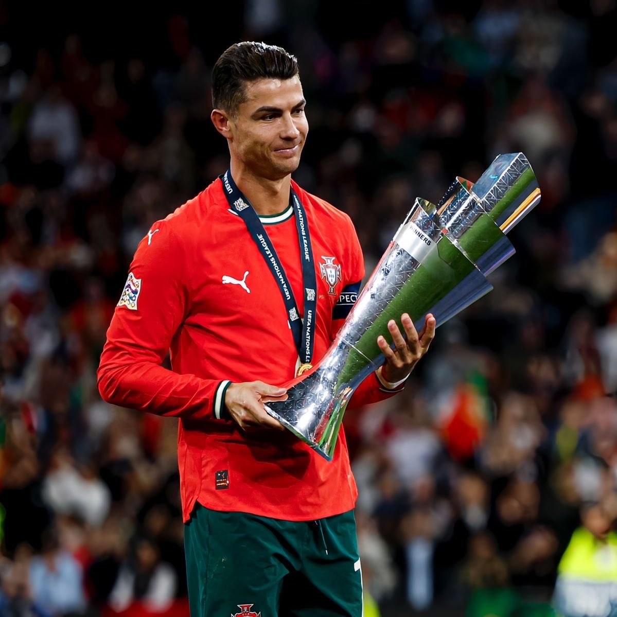 Indie5051's tweet photo. Cristiano Ronaldo: “Mañana me despertaré con la CONCIENCIA TRANQUILA, porque lo di TODO.

GanÉ tres títulos para Portugal y Portugal no había ganado NINGÚN título antes de Cristiano.” https://t.co/IYkVxT9wqL