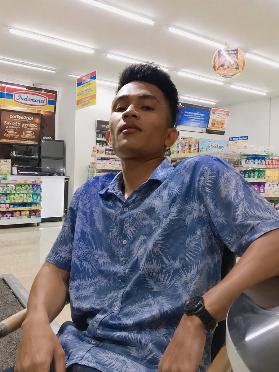 nakalaja21's tweet photo. Tonton NGEWE SAMA MAS MAS INDOMARET 🥵HOT BANGETT🔥🔥
👇👇
#vgk #GayHardcore #GayFucking #GaySex #GayPorn #GayXXX #GayCum #BigDickGay #GayCock #GayNSFW #GayIndonesia #SeksGay #gayjatim #gayjakarta https://t.co/WMS6PlT5b7