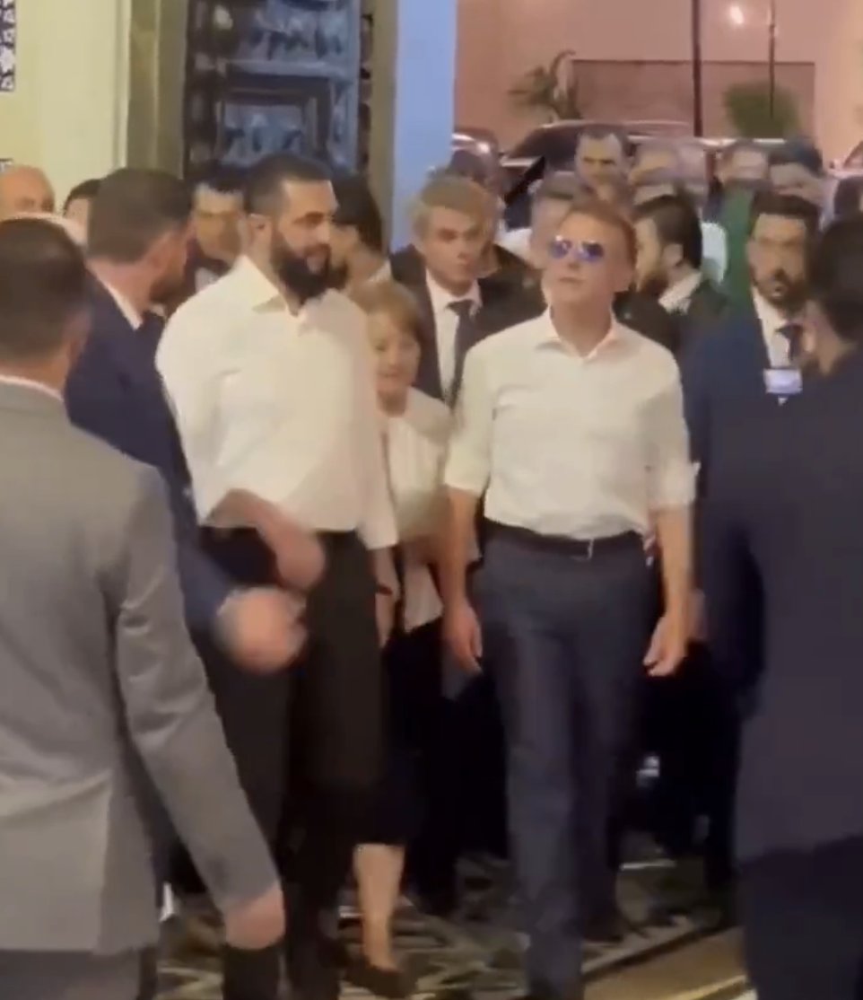 Charles_Lister's tweet photo. Macron's visit to #Syria is a major development by itself.

All the more so that it's an overnight visit -- beginning this evening with a tour of #Damascus, the Umayyad Mosque, Jabal Qassioun &amp; more, followed by substantive meetings tomorrow.

An overnight stay is a big statement https://t.co/hH5yMno5xF