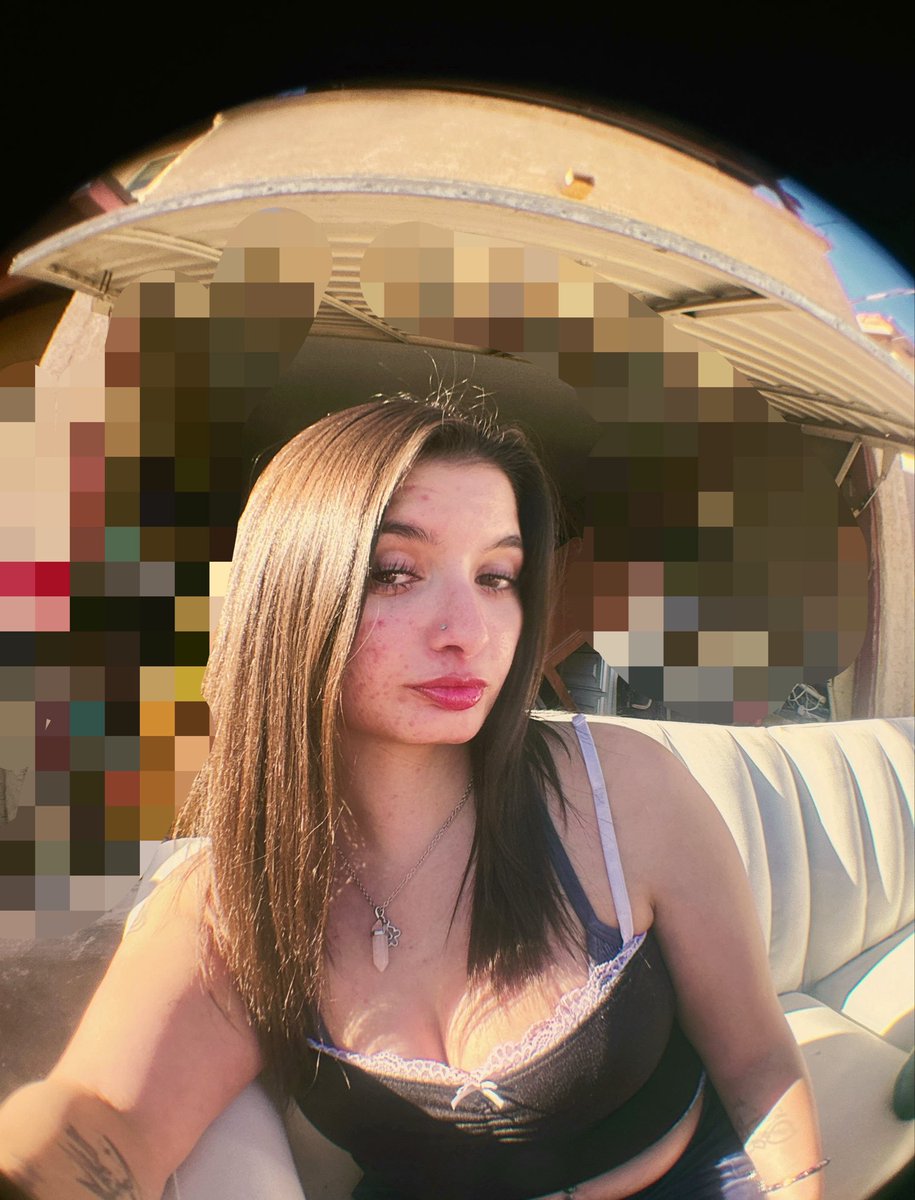 OctaviaSolana's tweet photo. Nah but seriously how can you not send this pretty girl money 💵 #buyingcontent #findom https://t.co/Tl3AJZBMSH