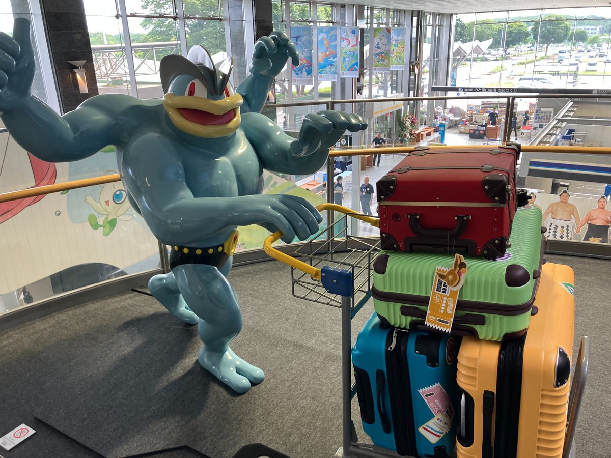 hokkokushimbun's tweet photo. 【ポケモン空港】
働き者のカイリキーを発見！！なきごえをスマホでキャッチしたら動画が視聴できます。空港のエピソードを聞けるようです https://t.co/mXT4yXZklM