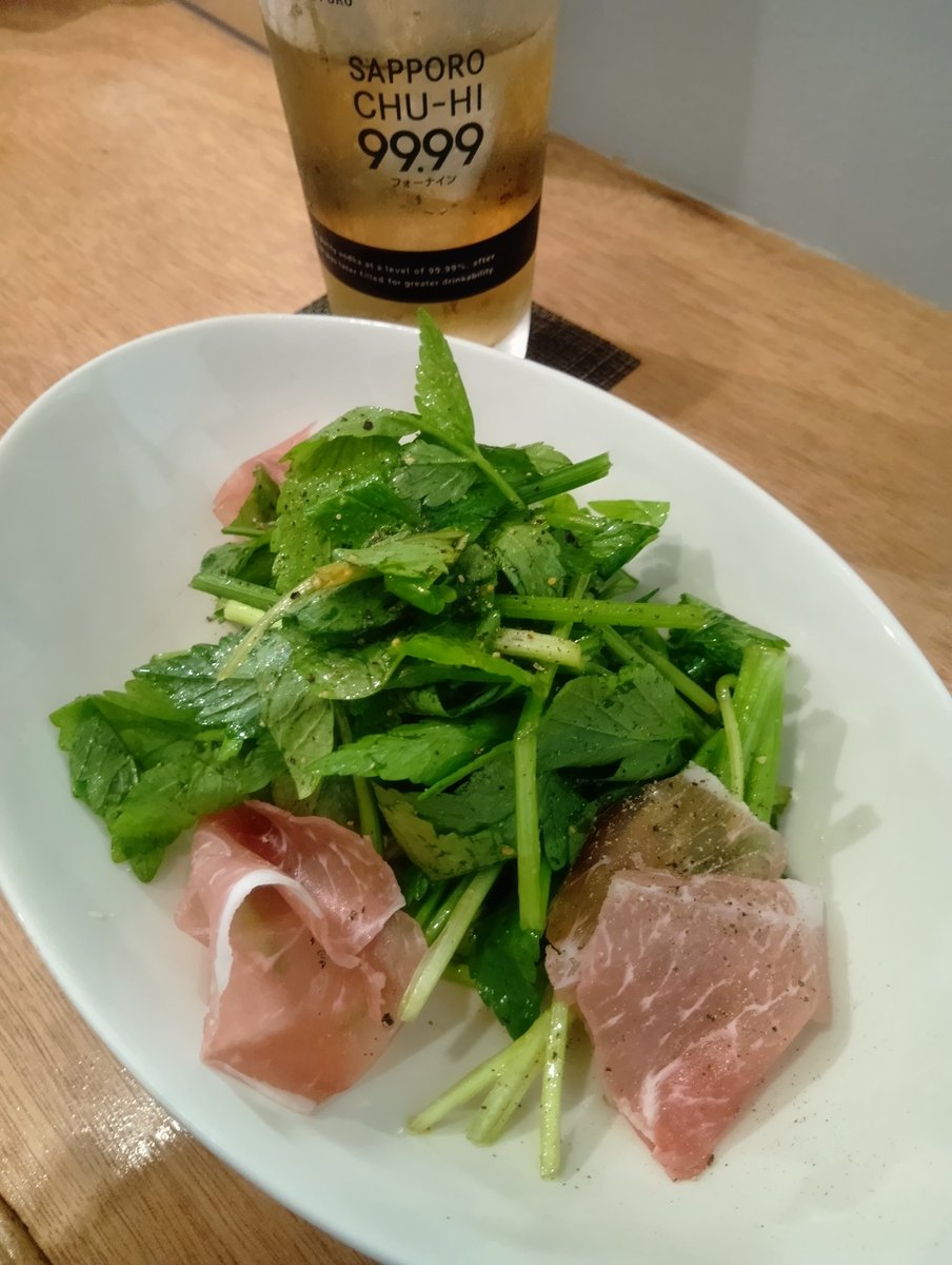 mesan_ka's tweet photo. 北秋田市鷹巣の
さるーてへ https://t.co/7E0kXAemY2

生ハムとせりのサラダは
おいし過ぎて行くたびに
注文します🍴

#北秋田市
#鷹巣
#居酒屋　
#スナック https://t.co/CRqCLP2fH8
