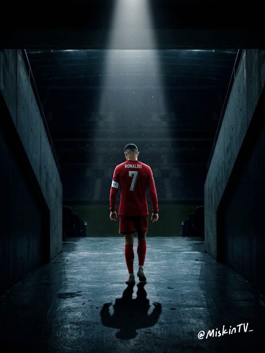 MiskinTV_'s tweet photo. Kau tetaplah seorang LEGENDA.

Ada sebuah masa di mana sepakbola tidak hanya tentang menang atau kalah, melainkan tentang menyaksikan sejarah ditulis langsung di depan mata kita. Bagi generasi kita yang hidup dan tumbuh di era sekarang, kita adalah generasi yang paling beruntung.

​Kenapa? Karena kita diberi kesempatan langka untuk menyaksikan rivalitas terbesar sepanjang masa: Lionel Messi dan Cristiano Ronaldo.