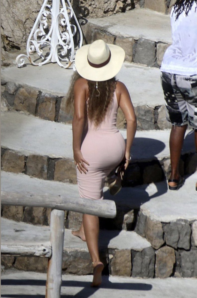 2catstacks's tweet photo. 📸 BEYreel 📸

Beyoncé on a previous trip to Italy https://t.co/IZBSqrxhyc