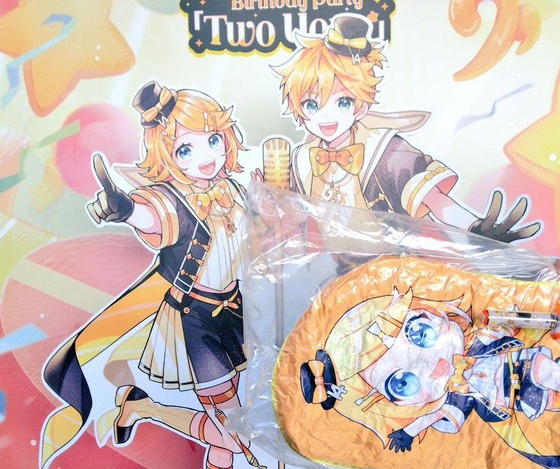 gorimutyuingen's tweet photo. 鏡音バースデーライブTwoYou☆★
推しが主役のライブ、鏡音好きな人しかいない空間、全てが特別で最高に楽しい公演でした！！
キャラパブさんがブースご出展&amp;記念商品をご用意くださったのも本っ当に嬉しかった！！
円盤化も再演も、ずっと待ってます⋯！！
#TwoYou円盤化してくれ頼むから有志一同 https://t.co/G5f3tCFvJY