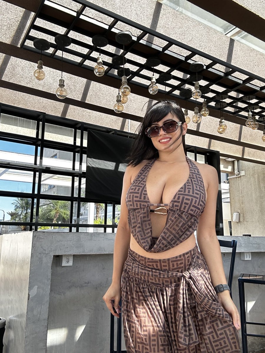 vulgo_may17's tweet photo. @r1medi Be honest: am I your ultimate distraction? Prove you can handle me. https://t.co/LzDpny0r9u