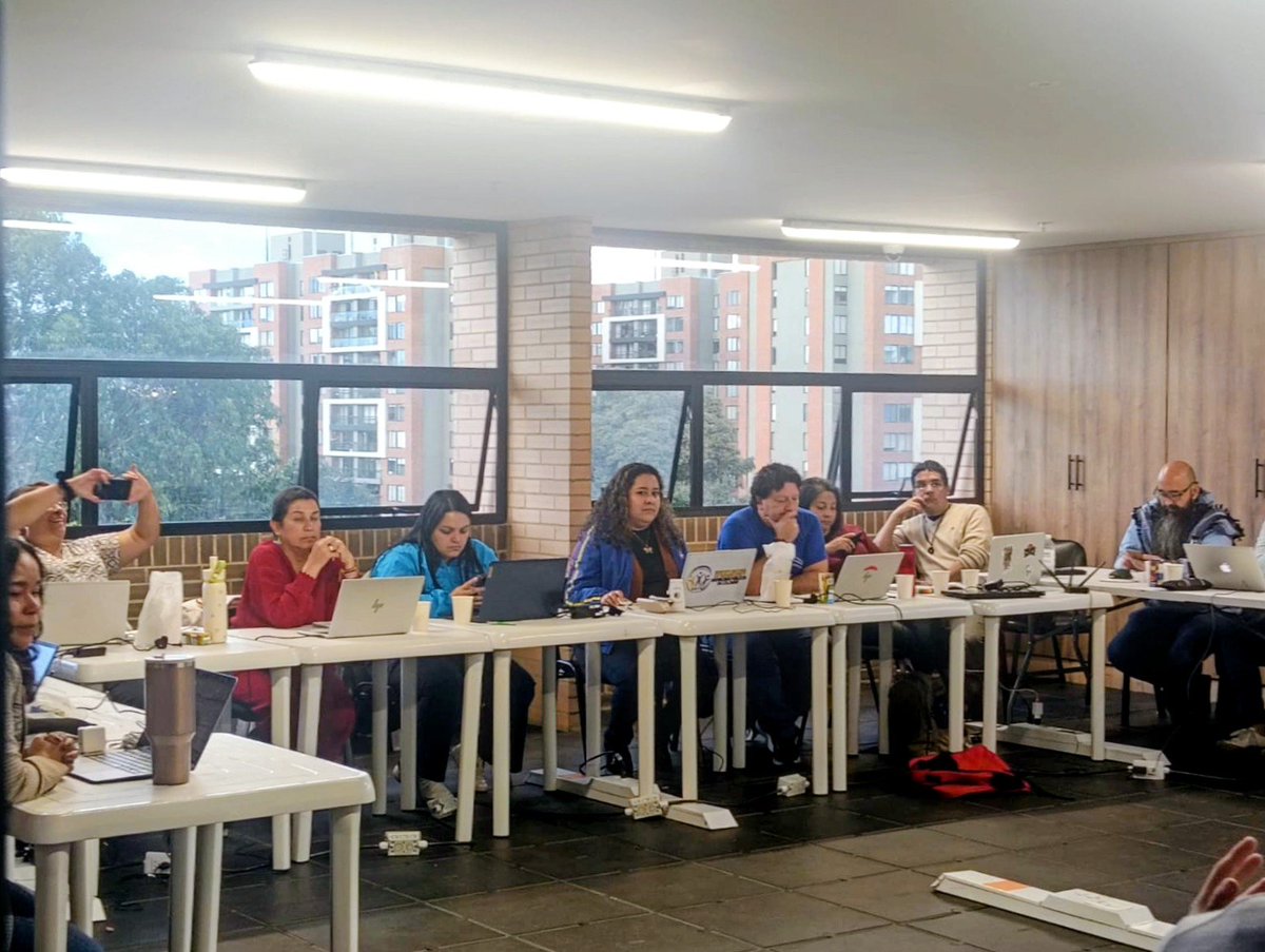 SNTSdeColombia's tweet photo. #AEstaHora se realiza la última sesión de la mesa de negociación colectiva en la @integracionbta , en dónde el Sindicato @SNTSdeColombia  tuvo participación junto a la bancada sindical de la entidad.

#SNTSdeColombia
#Sindicalizate
#NegociacionesColectivas2026
#Bogotá https://t.co/pPwXhMNFYu