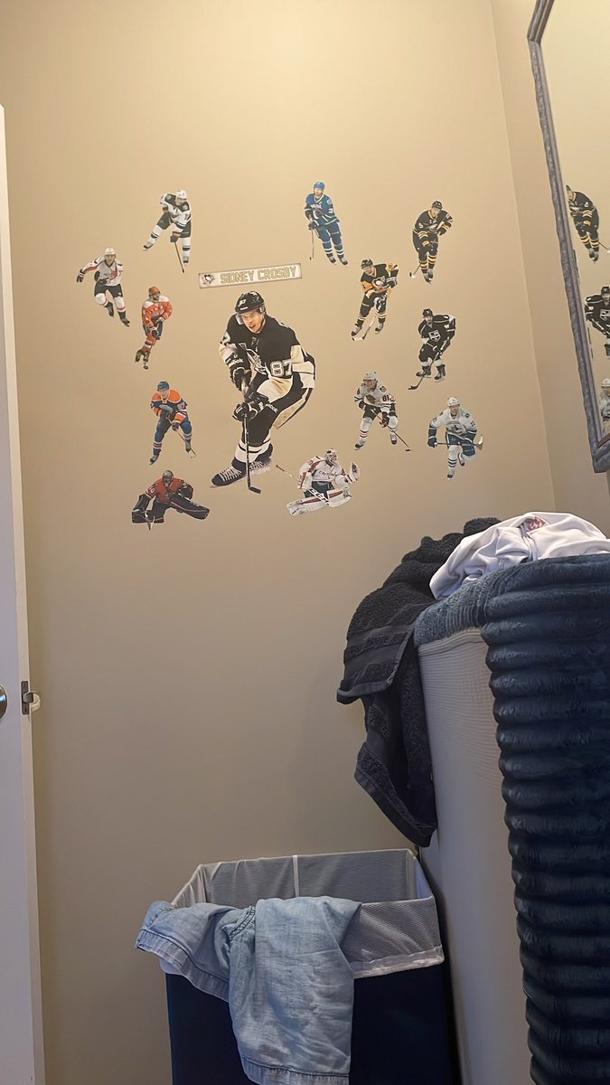 Eugene_Watson4's tweet photo. If you didn't have these on your wall growing up you weren't a real hockey player. https://t.co/uuJzlLsSUc