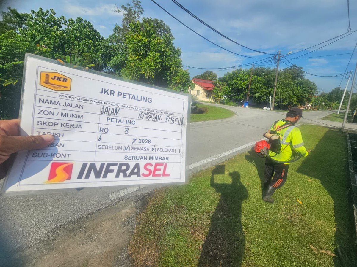 JkrPetaling's tweet photo. 🚧 06/07/26:-Kerja-kerja pemotongan rumput, pembersihan jalan, longkang dan culvert telah dilaksanakan oleh pihak konsesi Infrasel di sekitar Jalan Tempayan Emas 1/5, Jalan Tempayan Emas 1/4 dan Jalan Industri.

#DeliveryIsOurPriority
#IAMJKR
#KITAJKRSELANGOR
#KITACEKAP https://t.co/ARkwX2bQnr