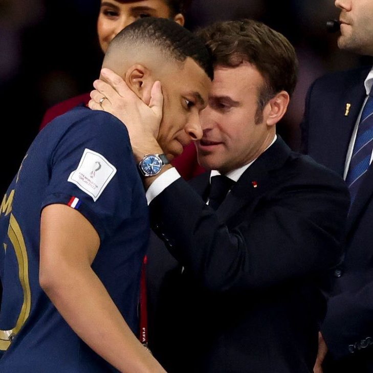 FabrizioRomano's tweet photo. 🚨 Emmanuel Macron: “Another goal by Kylian Mbappé, this time against racism”.

“All my support. When words become dirty, our values stand firm: Dignity, Respect and Fraternity”. https://t.co/iKAigV8xDi
