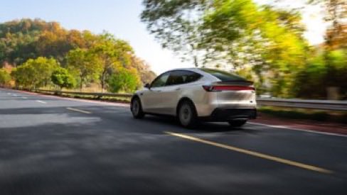 TheTesla001's tweet photo. Introducing Model Y Long Wheelbase โ now available in the US & Puerto Rico
A 3-row, 6-seat configuration that brings exceptional interior space with ample headroom & legroom for all passengers
0-60 in 4.4 seconds
325 miles of range
$TSLA
#TeslaCommunity https://t.co/whPcZBGkI1