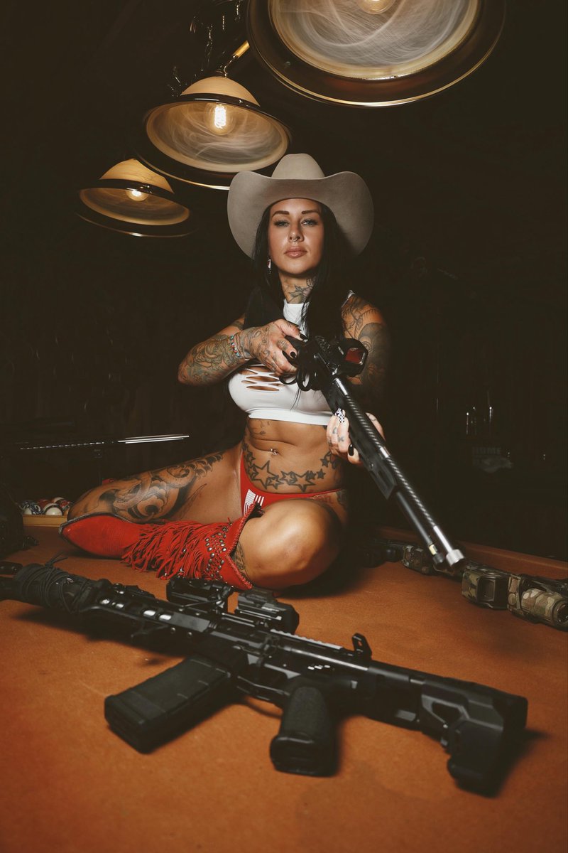 KinessaJohnson's tweet photo. Maybe I was meant for a different century. Dusty boots, open country, and the legends they still talk about.

#western #oldsoul #sexy #westernvibe https://t.co/j0y4PxbMOr