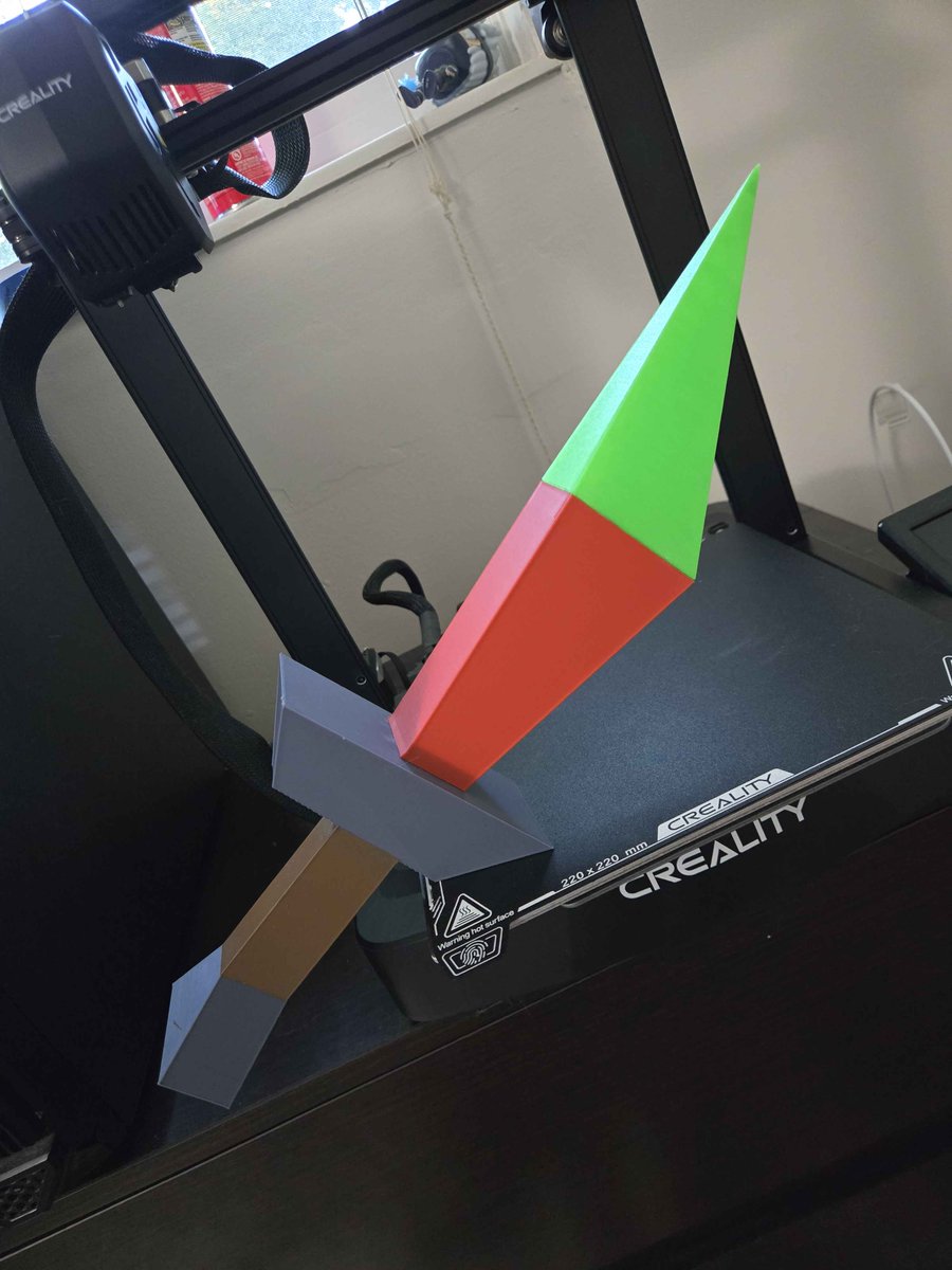 LifeSizedOSRS's tweet photo. Life sized dragon dagger P++ https://t.co/bHEjOe6U8z