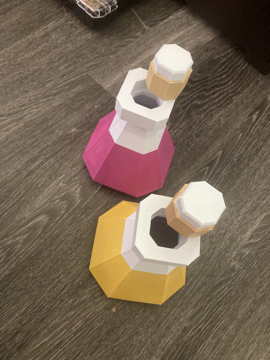 LifeSizedOSRS's tweet photo. Life sized potions https://t.co/bagLshFI9e