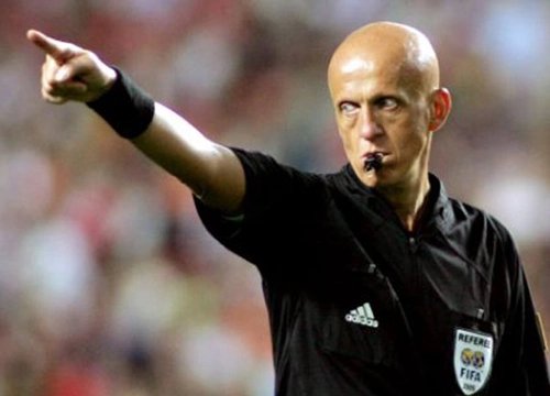 lbertozzi's tweet photo. Pierluigi Collina, chefe de arbitragem da Fifa, sai em defesa de Raphael Claus.

"Claus está conosco em sua segunda Copa do Mundo. É um árbitro experiente e altamente respeitado e mantemos total confiança nele como árbitro". https://t.co/0nHSMCttGY