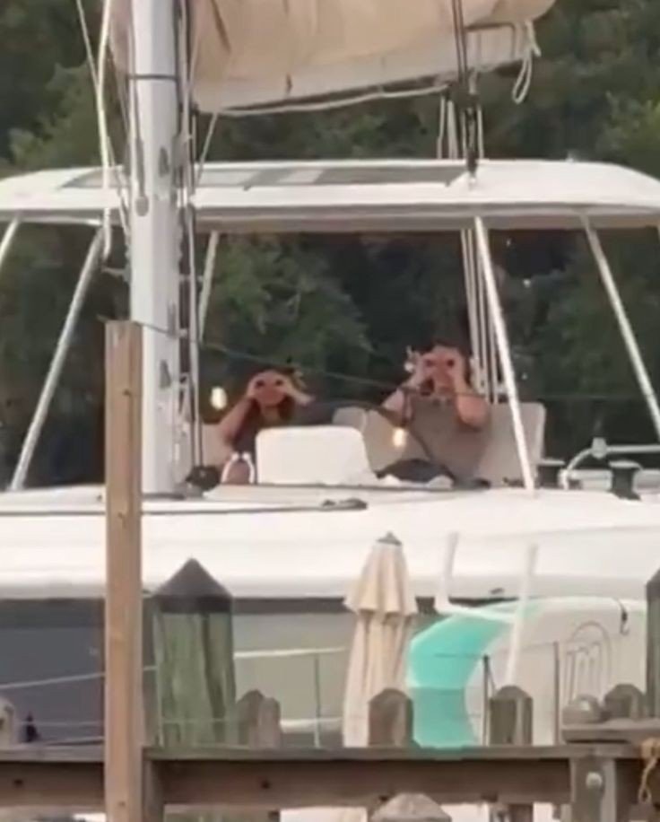 seasleuths's tweet photo. The iconic boat scene bts that had obx twitter in shambles last year 🤭 Drew and Madison the power you hold.

#Riara in s5 ✨️ https://t.co/9W1QpOqLK0