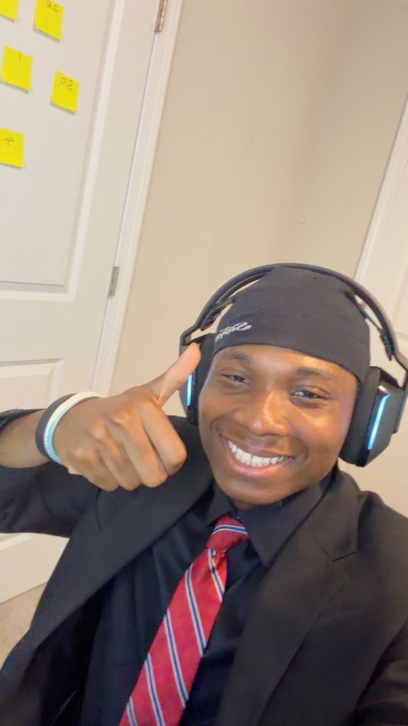 rynenzo's tweet photo. Streamer Univeristy Draft https://t.co/YHm70OxCg9 https://t.co/AYxgrbd1AA