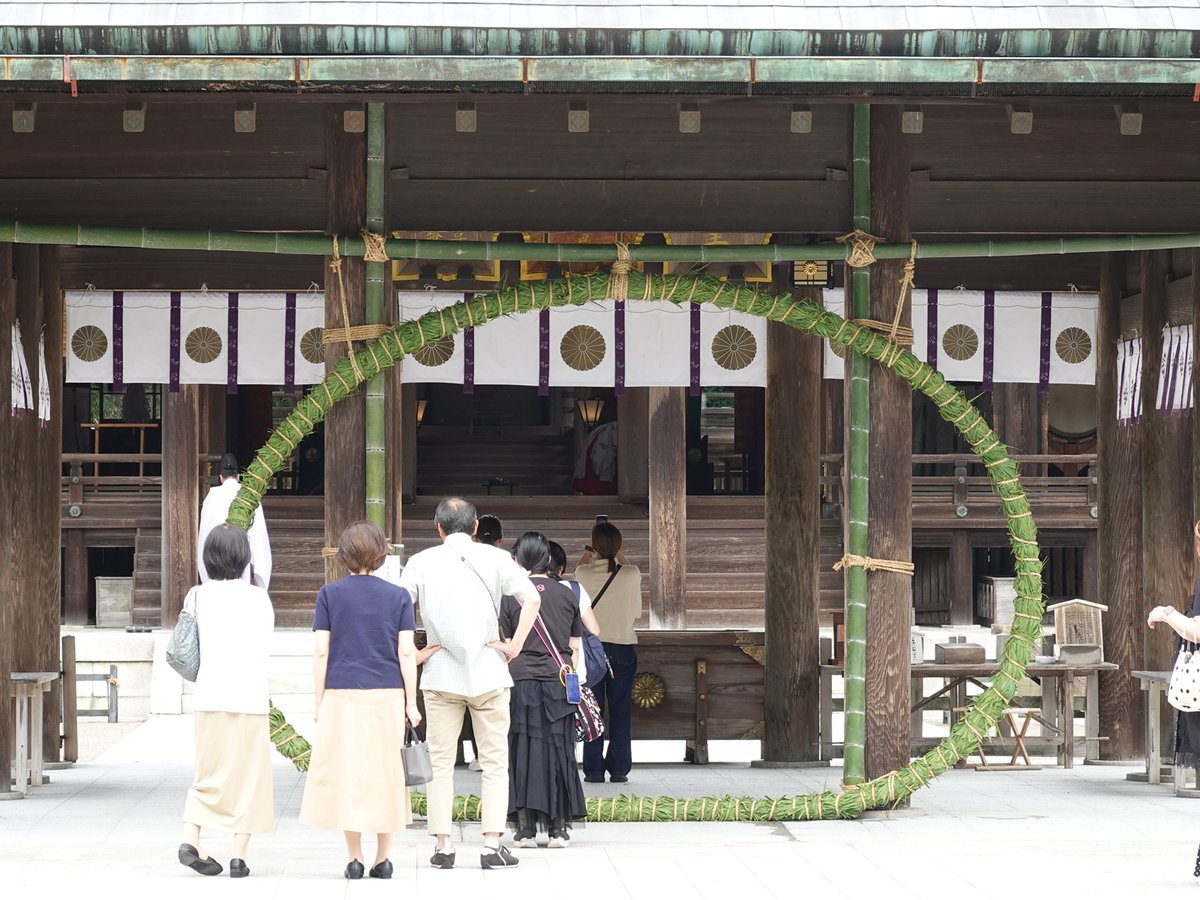 kunojun_sub's tweet photo. 【宮崎】先週は千葉→新潟の後、宮﨑神宮での時局研修会で神職&amp;神社関係者向けに講演📔
閉講式では、本部雅裕神社庁長（宮﨑神宮宮司）より「この演壇は昨年、高市先生に御講演いただいたところです。高市先生はそのあと総理大臣になられました、久野先生も日本一の歴史学者になって下さい」との激励💦 https://t.co/50lZvhCymx